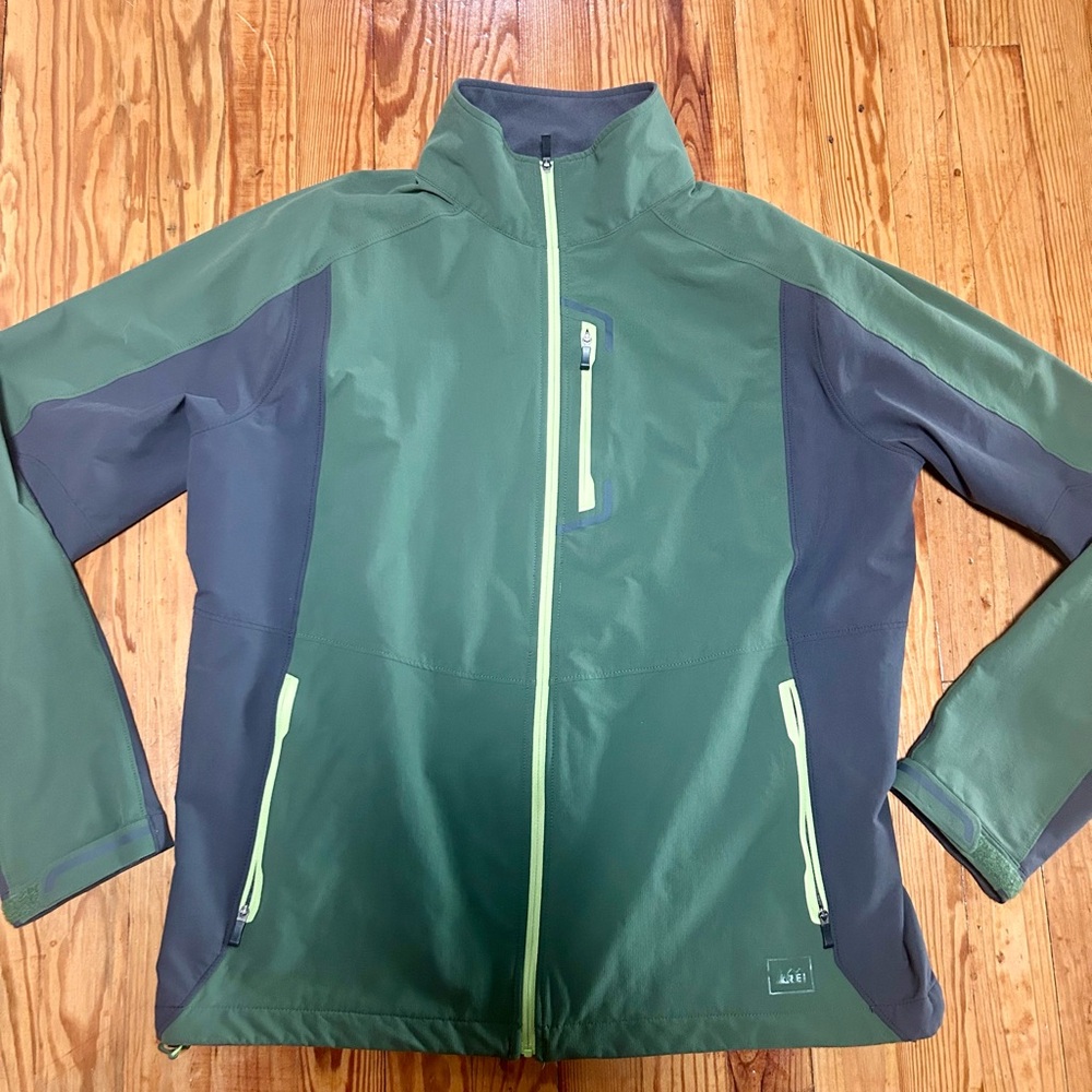 REI Men's light weight running jacket